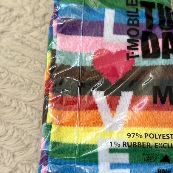 T-Mobile Rainbow LOVE socks Pride Socks ❤️🧡💛💚💙💜NEW in package, size M/L - Picture 10 of 14